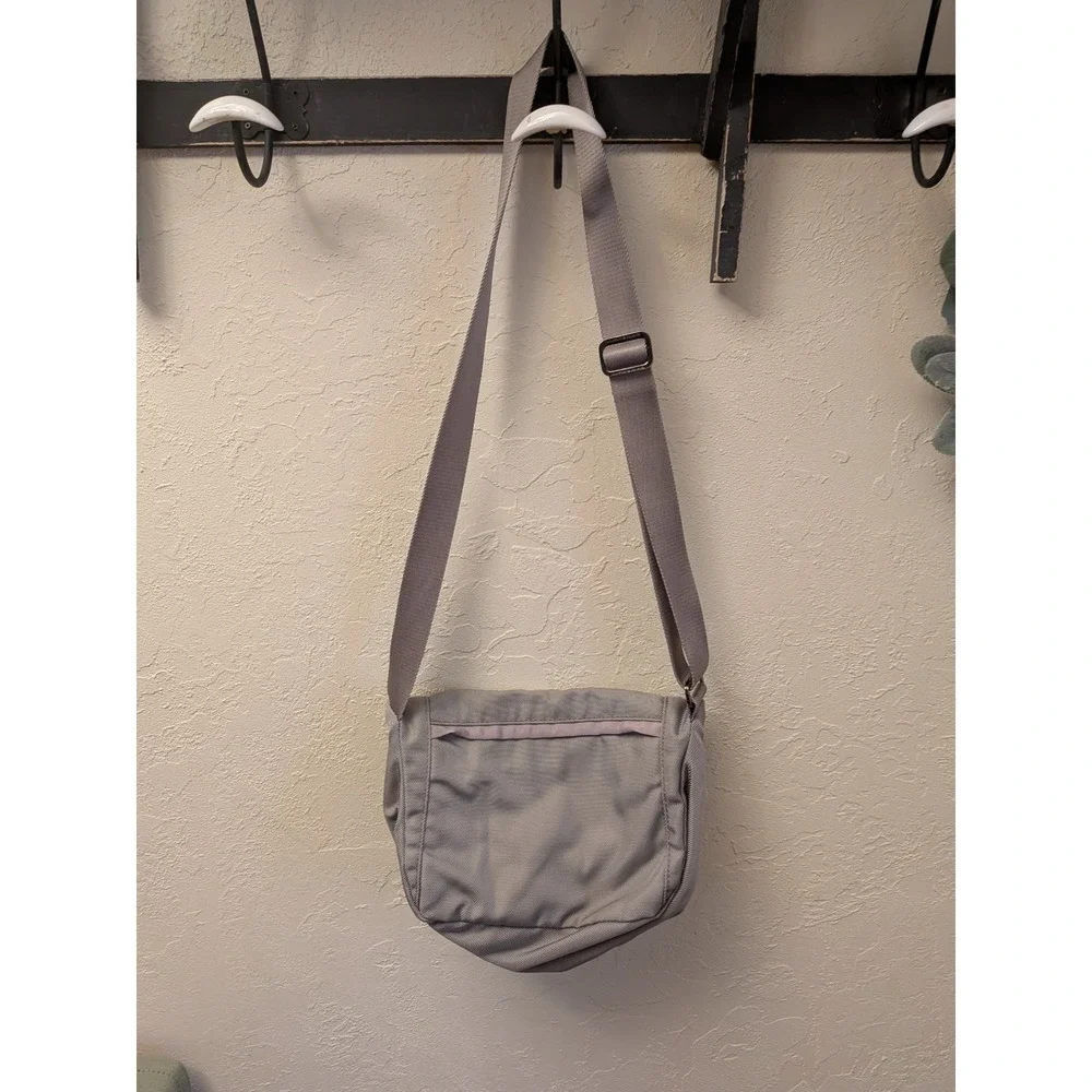 Lululemon‎ Everywhere Belt Bag Small Crossbody Messenger Bag Grey Nylon